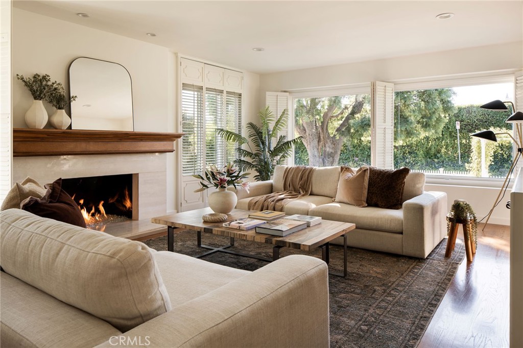 10225 Valley Spring Lane Toluca Lake, CA 91602 - Photo 4 of 37