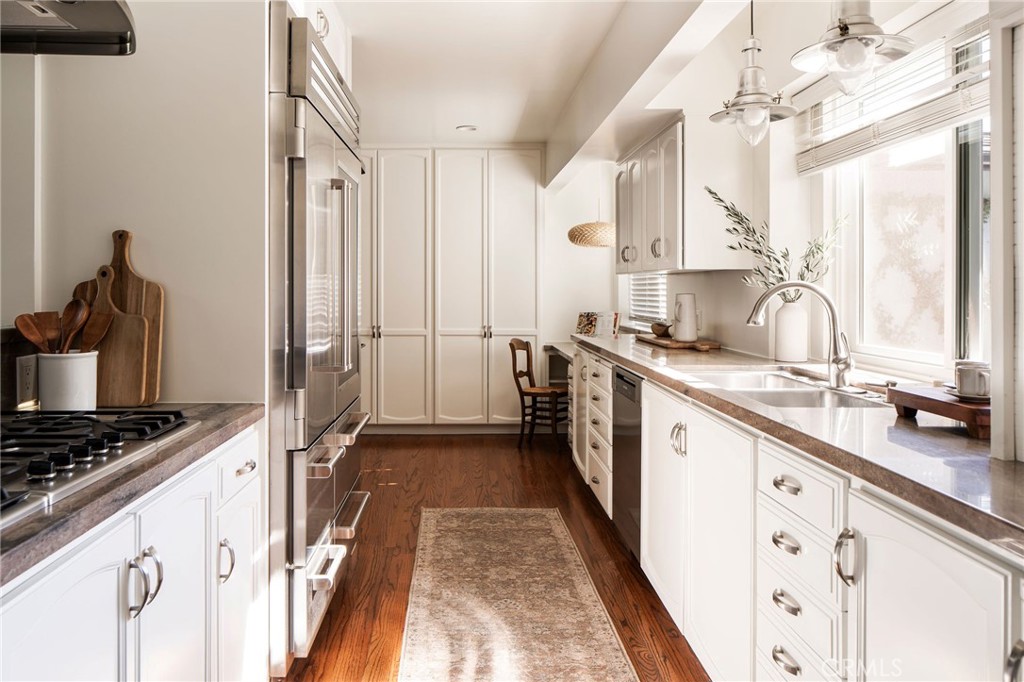 10225 Valley Spring Lane Toluca Lake, CA 91602 - Photo 9 of 37