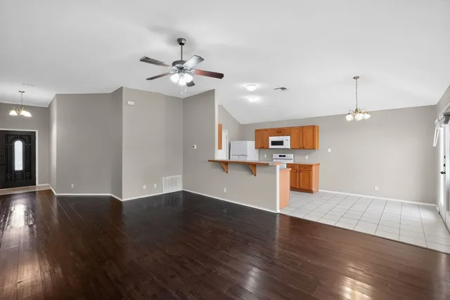 $1,395 | 113 Amber Lane, Jarrell, TX 76537