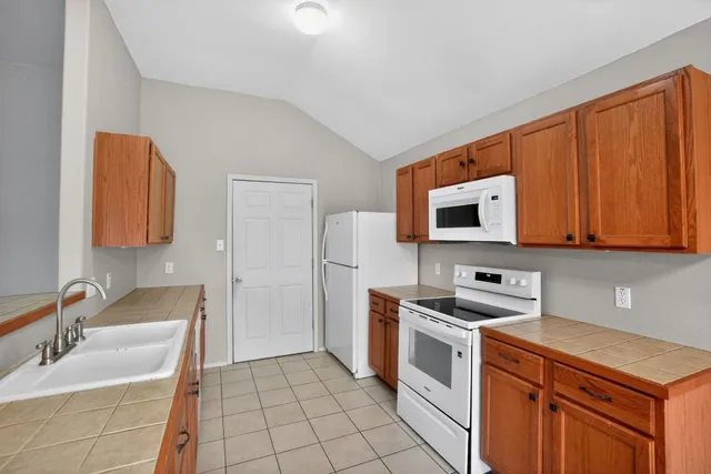 $1,395 | 113 Amber Lane, Jarrell, TX 76537