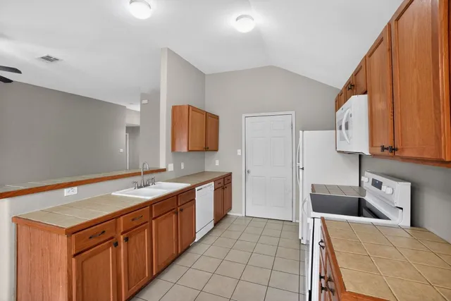 $1,395 | 113 Amber Lane, Jarrell, TX 76537