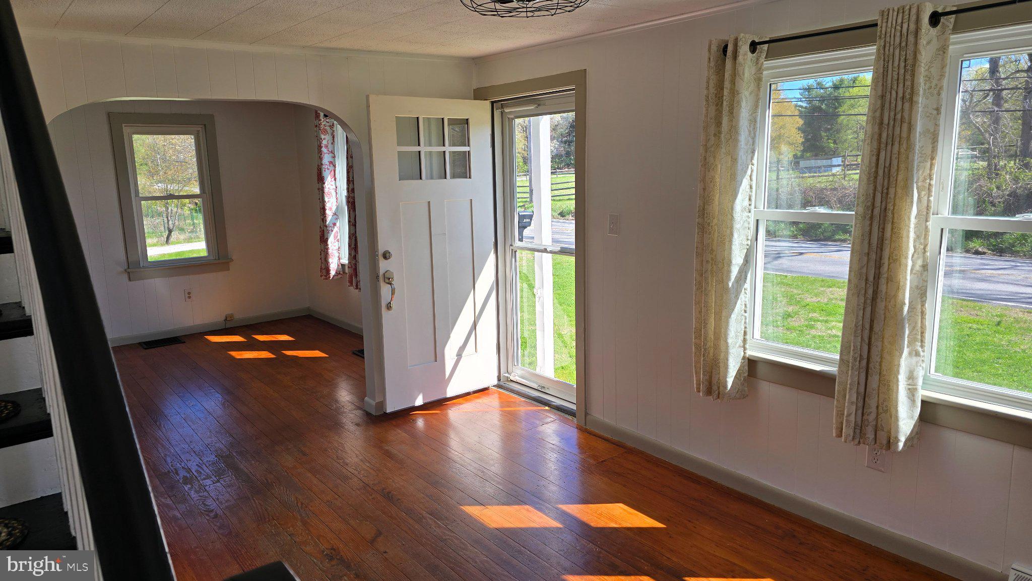 1233 New London Road Landenberg, PA 19350 - Photo 9 of 37 Bright and inviting entryway space.