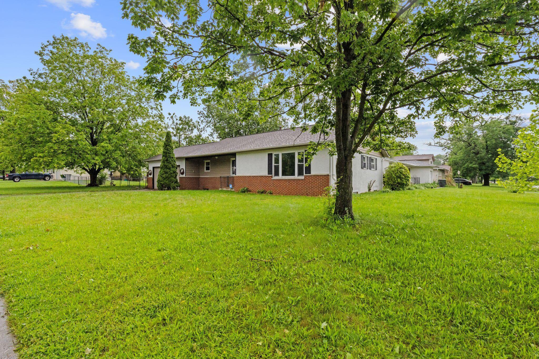 909 Hillery Road Columbus, OH 43229 - Photo 38 of 40 .