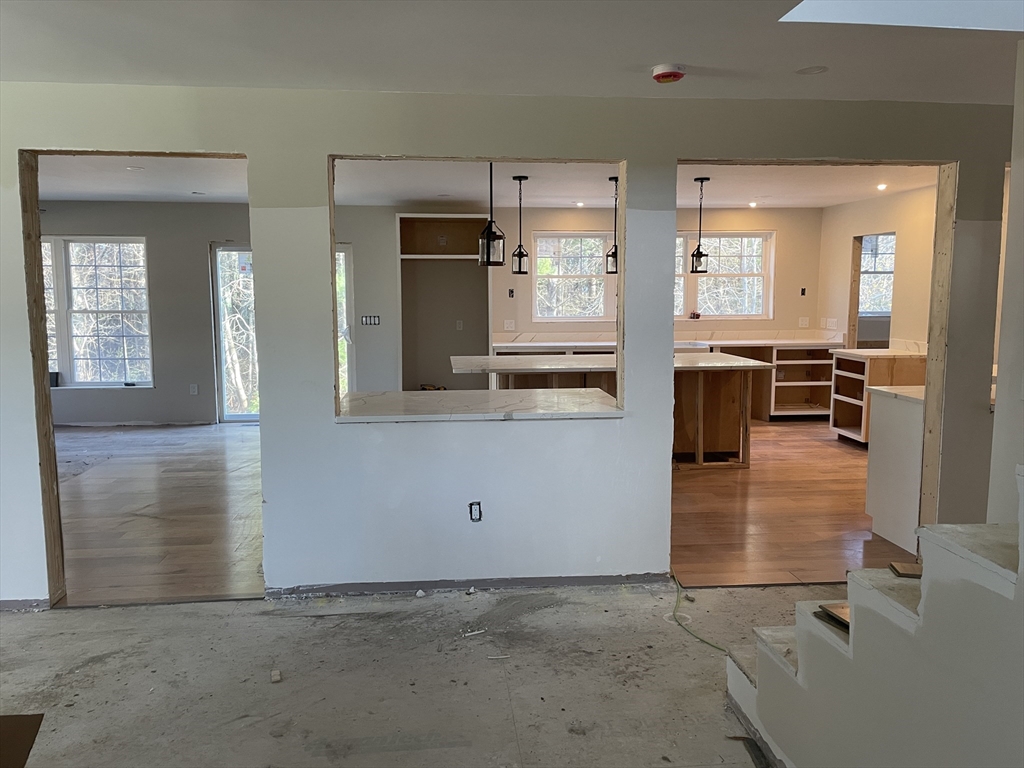 28 Marion Road Rochester, MA 02770 - Photo 3 of 7