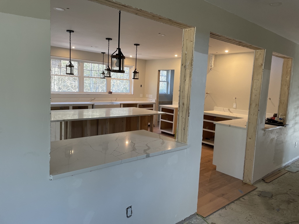28 Marion Road Rochester, MA 02770 - Photo 4 of 7