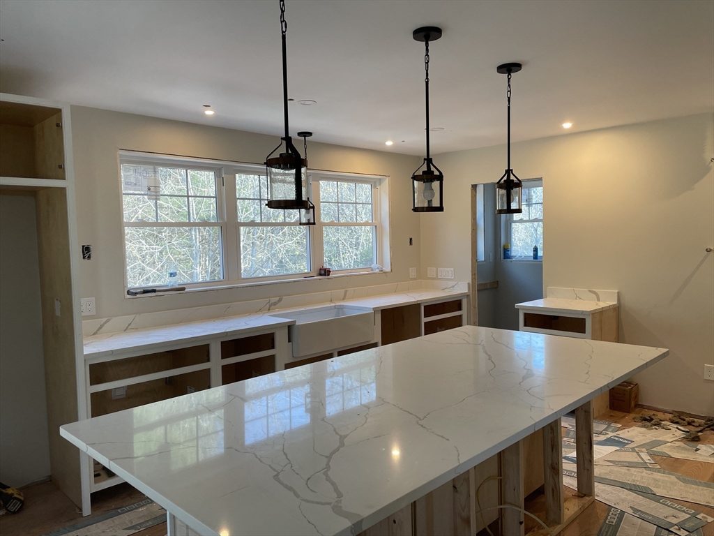 28 Marion Road Rochester, MA 02770 - Photo 5 of 7