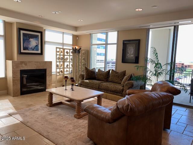 2211 East Camelback Road, Unit 604 Phoenix, AZ 85016 - Photo 11 of 36 2211 604 Living Room