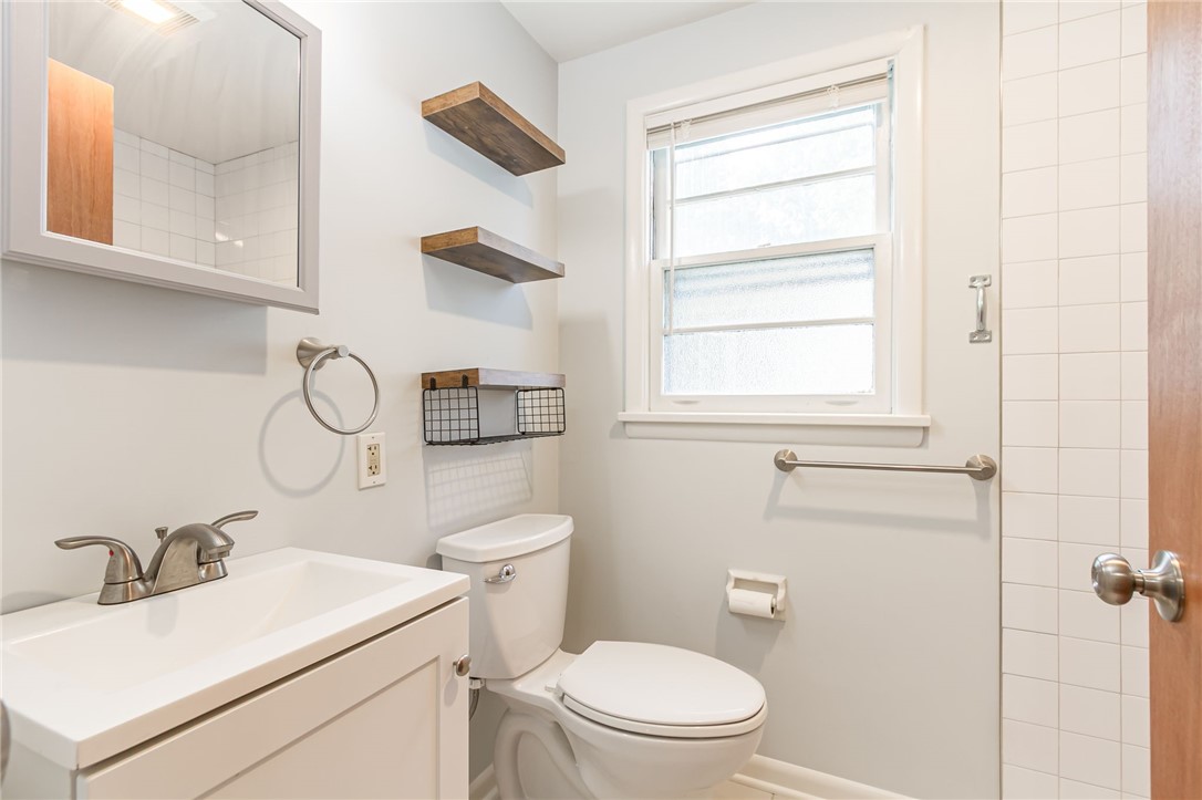 827 Harmon Road Penfield, NY 14526 - Photo 11 of 24