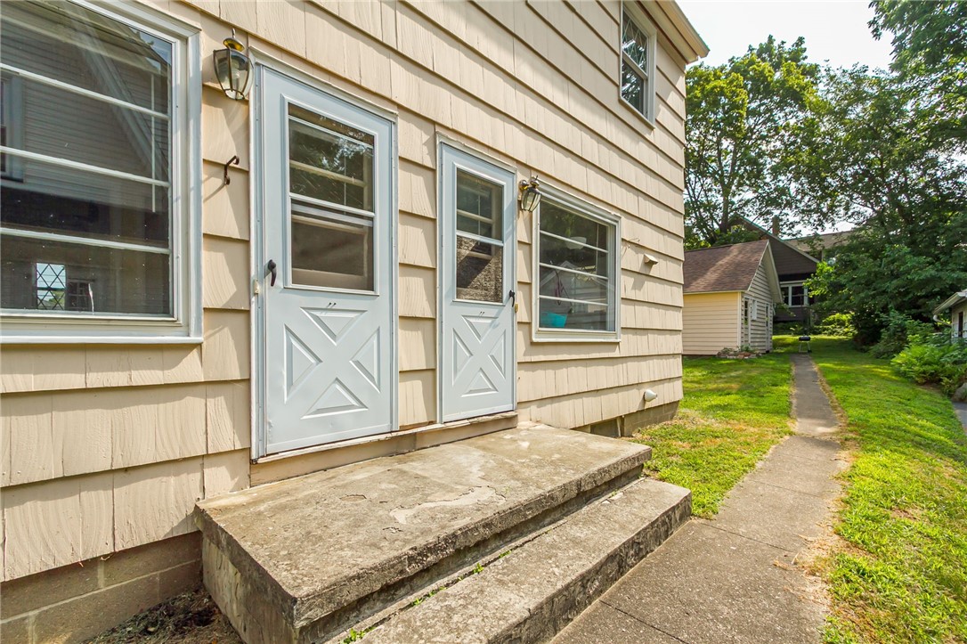 827 Harmon Road Penfield, NY 14526 - Photo 3 of 24