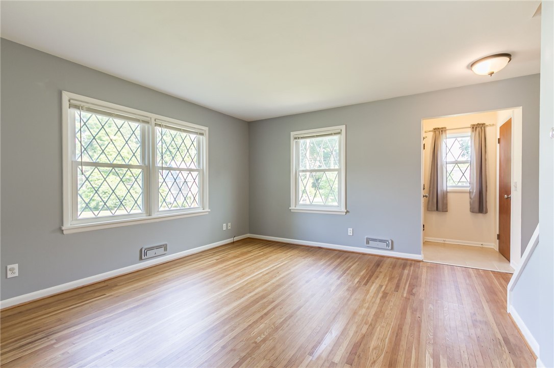 827 Harmon Road Penfield, NY 14526 - Photo 5 of 24