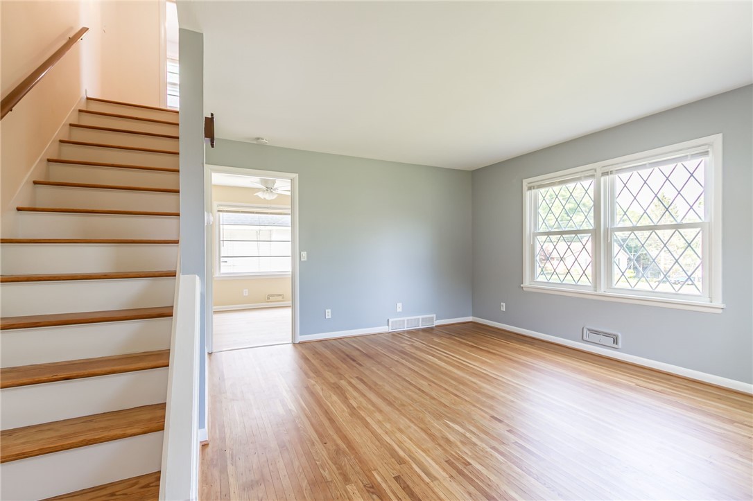 827 Harmon Road Penfield, NY 14526 - Photo 6 of 24