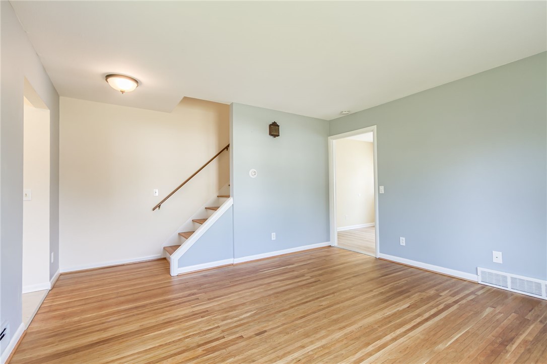 827 Harmon Road Penfield, NY 14526 - Photo 7 of 24