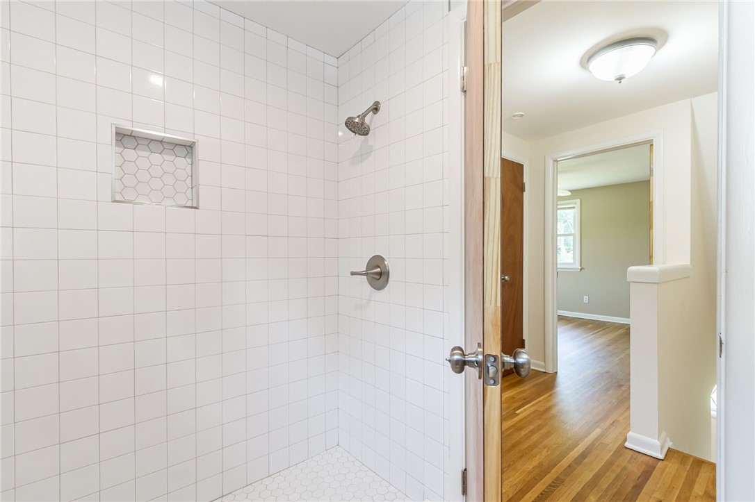 827 Harmon Road Penfield, NY 14526 - Photo 8 of 24