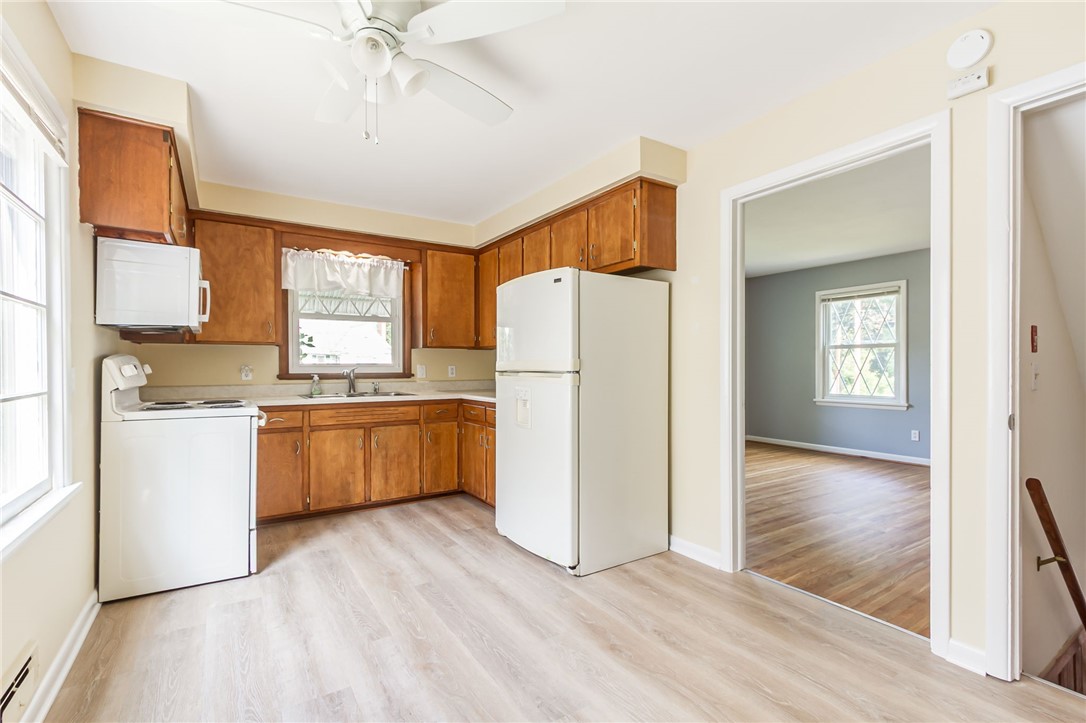 827 Harmon Road Penfield, NY 14526 - Photo 9 of 24