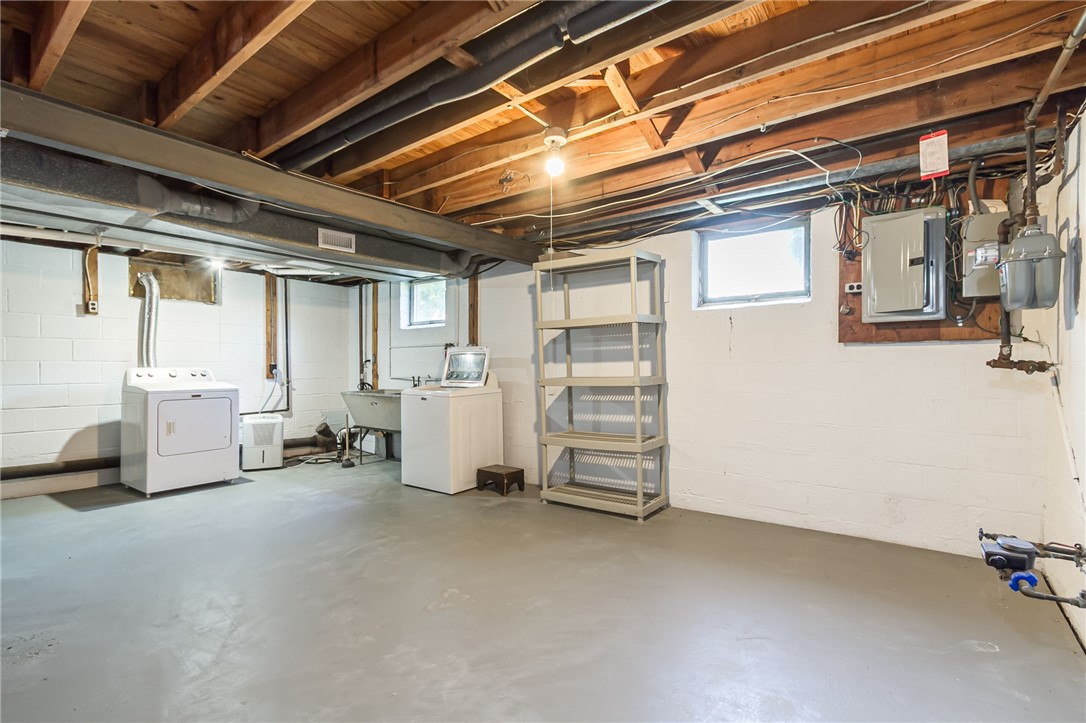 827 Harmon Road Penfield, NY 14526 - Photo 10 of 24