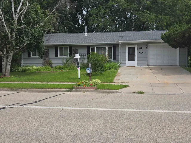 $175,000 | 41 E Vista, Markesan, WI 53946