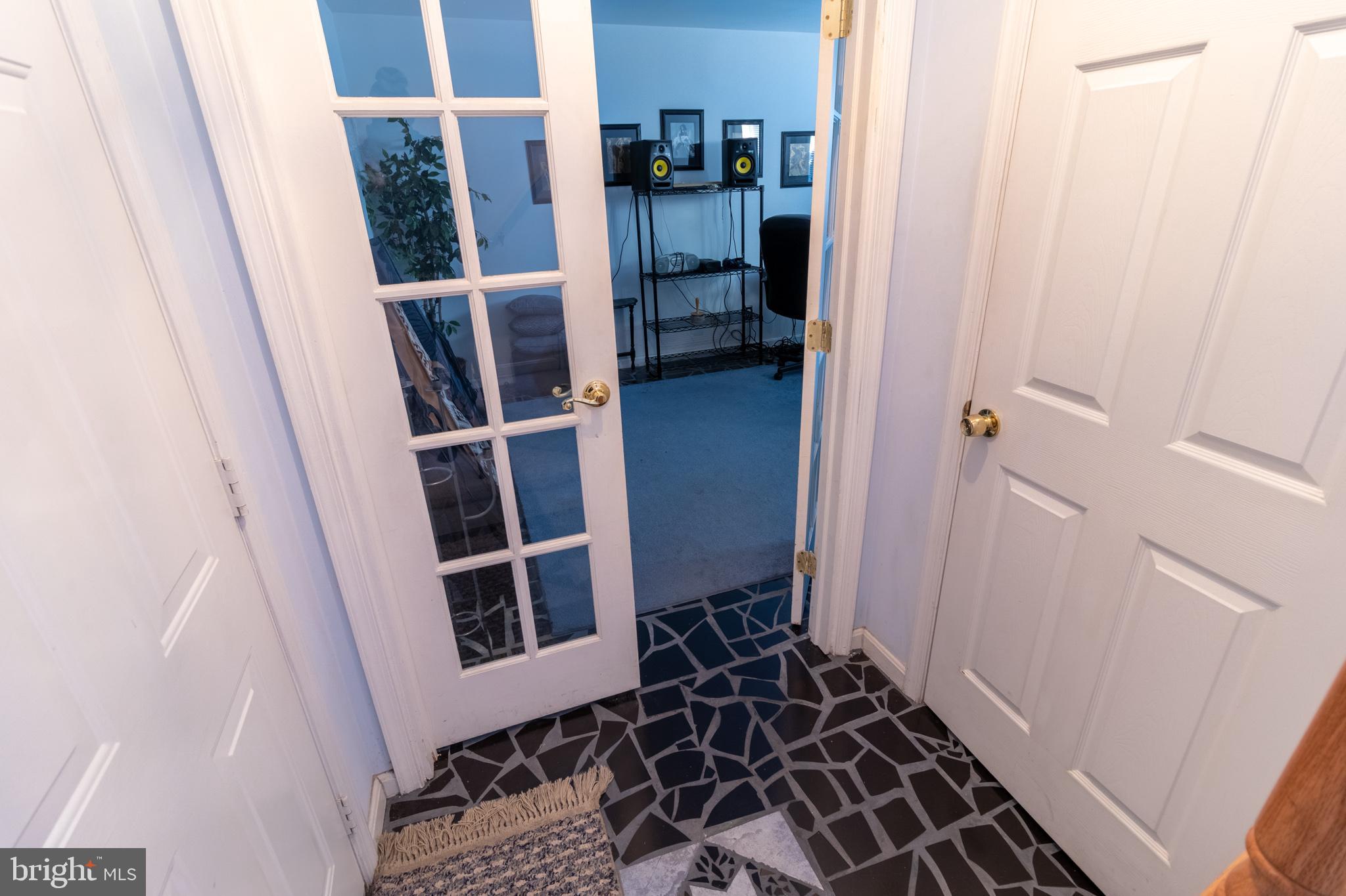 6023 Riddle Walk Alexandria, VA 22312 - Photo 31 of 34 Gallery Image 31