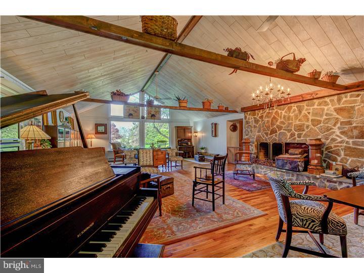 588 East Avondale Road Avondale, PA 19311 - Photo 3 of 25 Great Room