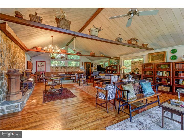 588 East Avondale Road Avondale, PA 19311 - Photo 5 of 25 Great Room