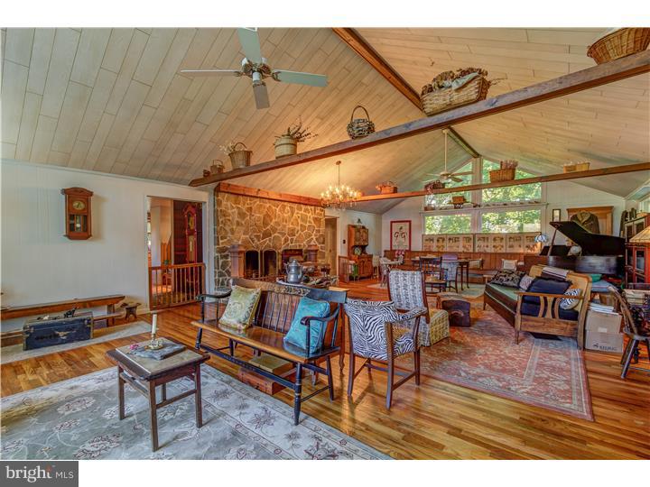 588 East Avondale Road Avondale, PA 19311 - Photo 7 of 25 Great Room
