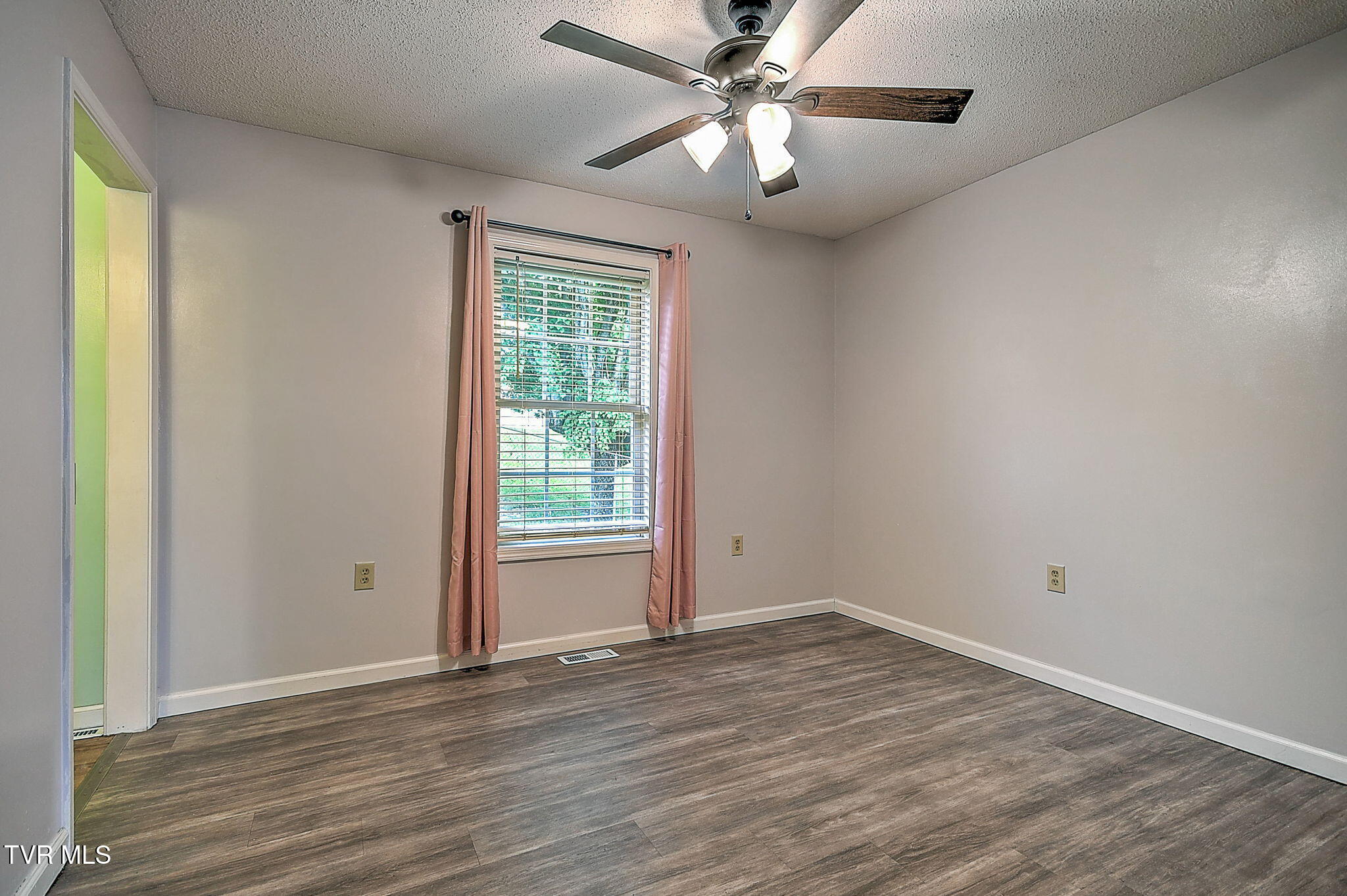 201 Penrod Road Bristol, TN 37620 - Photo 19 of 32 19-web-or-mls-201 Penrod BM-19