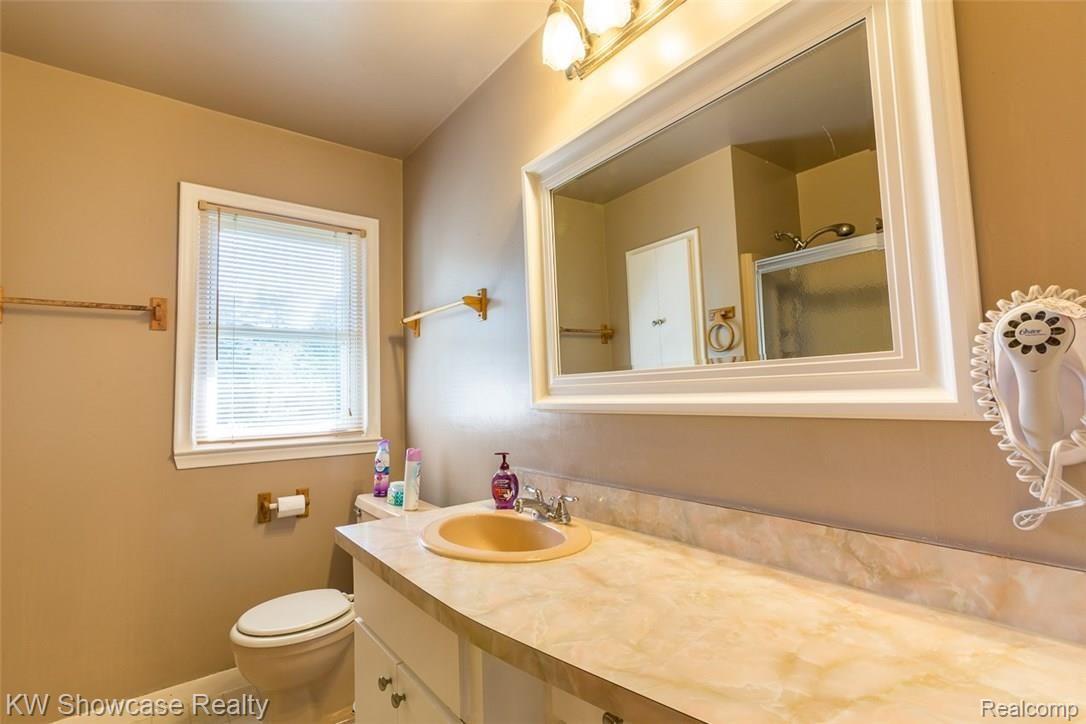2584 Mcclintock Road Bloomfield Hills, MI 48302 - Photo 23 of 41 Full Bath 1