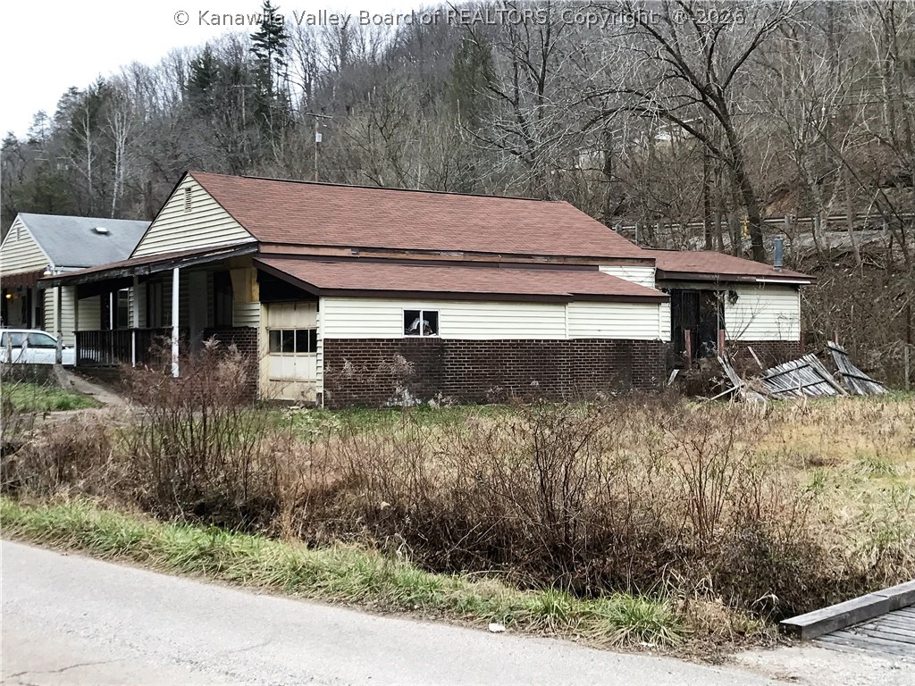 4514 Victoria Road Charleston, WV 25313 - Photo 5 of 22 Gallery Image 5
