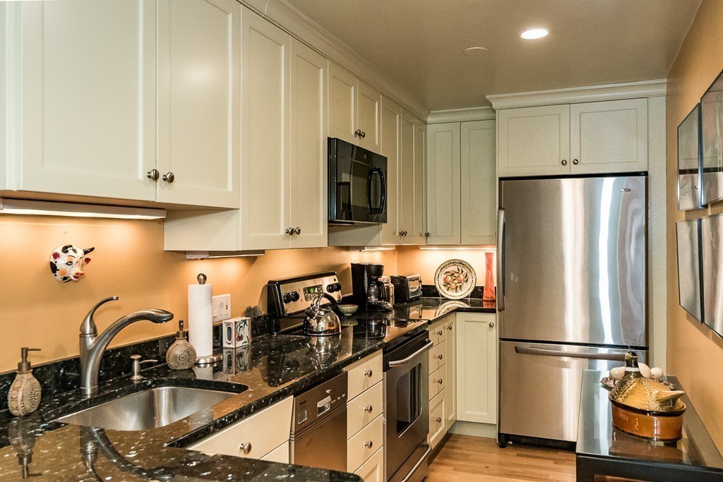 876 Beacon Street, Unit 3 Newton, MA 02459 - Photo 7 of 12