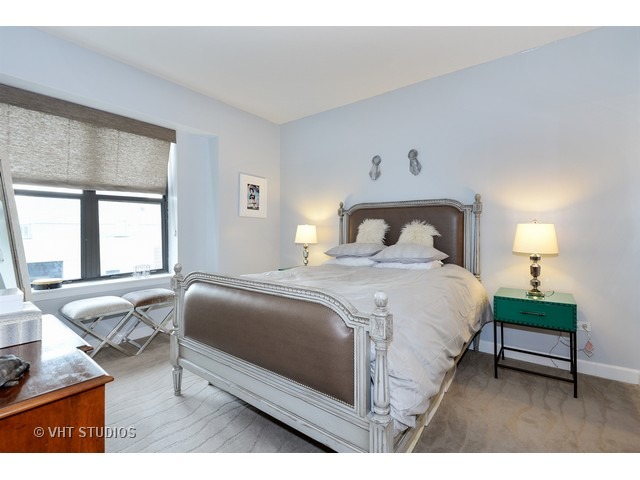 41 East 8th Street, Unit 1105 Chicago, IL 60605 - Photo 11 of 15 a bedroom with a bed and window