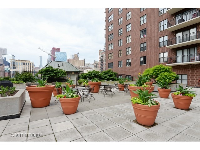 41 East 8th Street, Unit 1105 Chicago, IL 60605 - Photo 15 of 15 a view of building with outdoor seating and plants