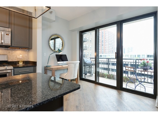 41 East 8th Street, Unit 1105 Chicago, IL 60605 - Photo 6 of 15 a view of a floor to ceiling window and wooden floor