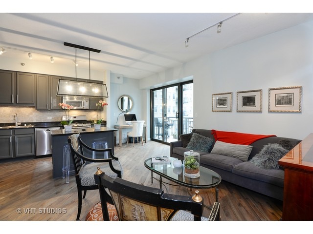 41 East 8th Street, Unit 1105 Chicago, IL 60605 - Photo 7 of 15 a living room with furniture and kitchen view
