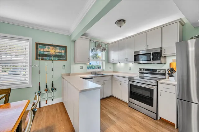 $440,000 | 7621 Southwest 55th Avenue, Unit 22B, Miami, FL 33143