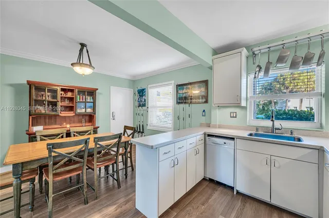 $440,000 | 7621 Southwest 55th Avenue, Unit 22B, Miami, FL 33143