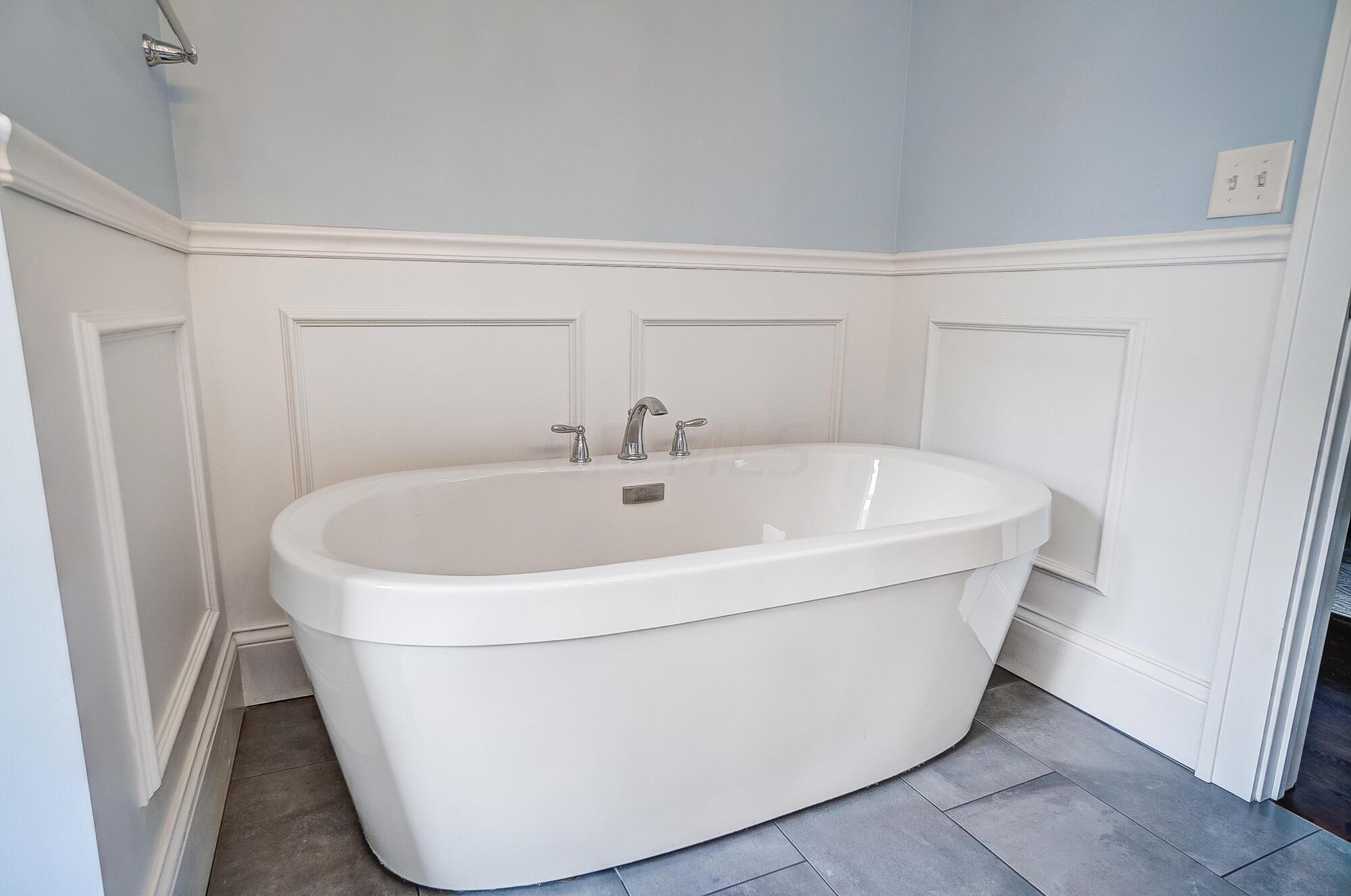 1665 Andover Road Columbus, OH 43212 - Photo 39 of 80 Primary full bath with soaker tub