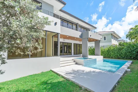 $6,395,000 | 760 Woodcrest Road, Key Biscayne, FL 33149