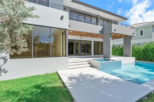 $6,395,000 | 760 Woodcrest Road, Key Biscayne, FL 33149