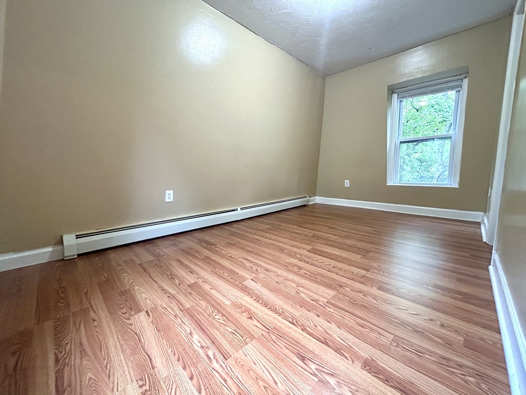 8 Wayne Street Worcester, MA 01603 - Photo 13 of 24 Gallery Image 13