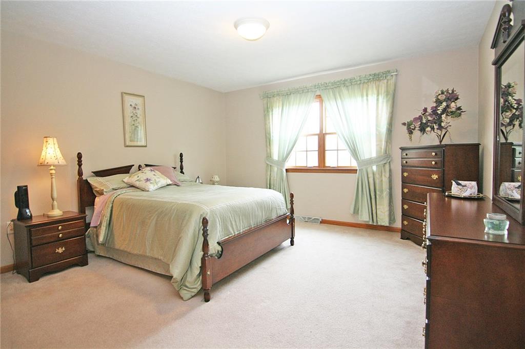 1580 Nine Eighty Road Canonsburg, PA 15317 - Photo 24 of 25 Bedroom 3 with neutral dcor, double closet, overhead lighting...