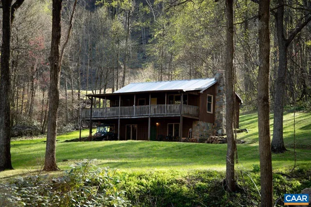 a view front of house with a yard