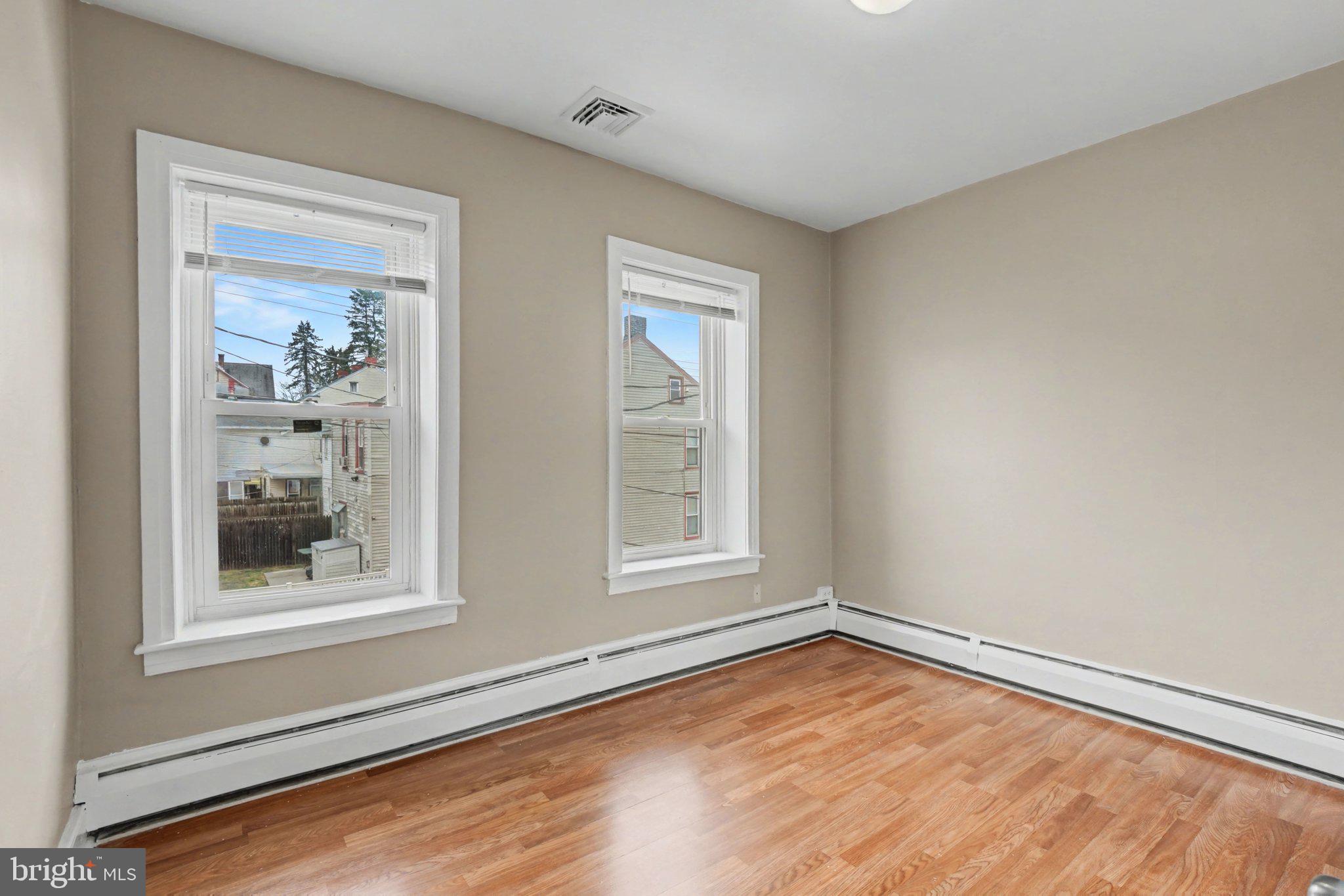 808 Locust Street Lebanon, PA 17042 - Photo 20 of 33 an empty room with window