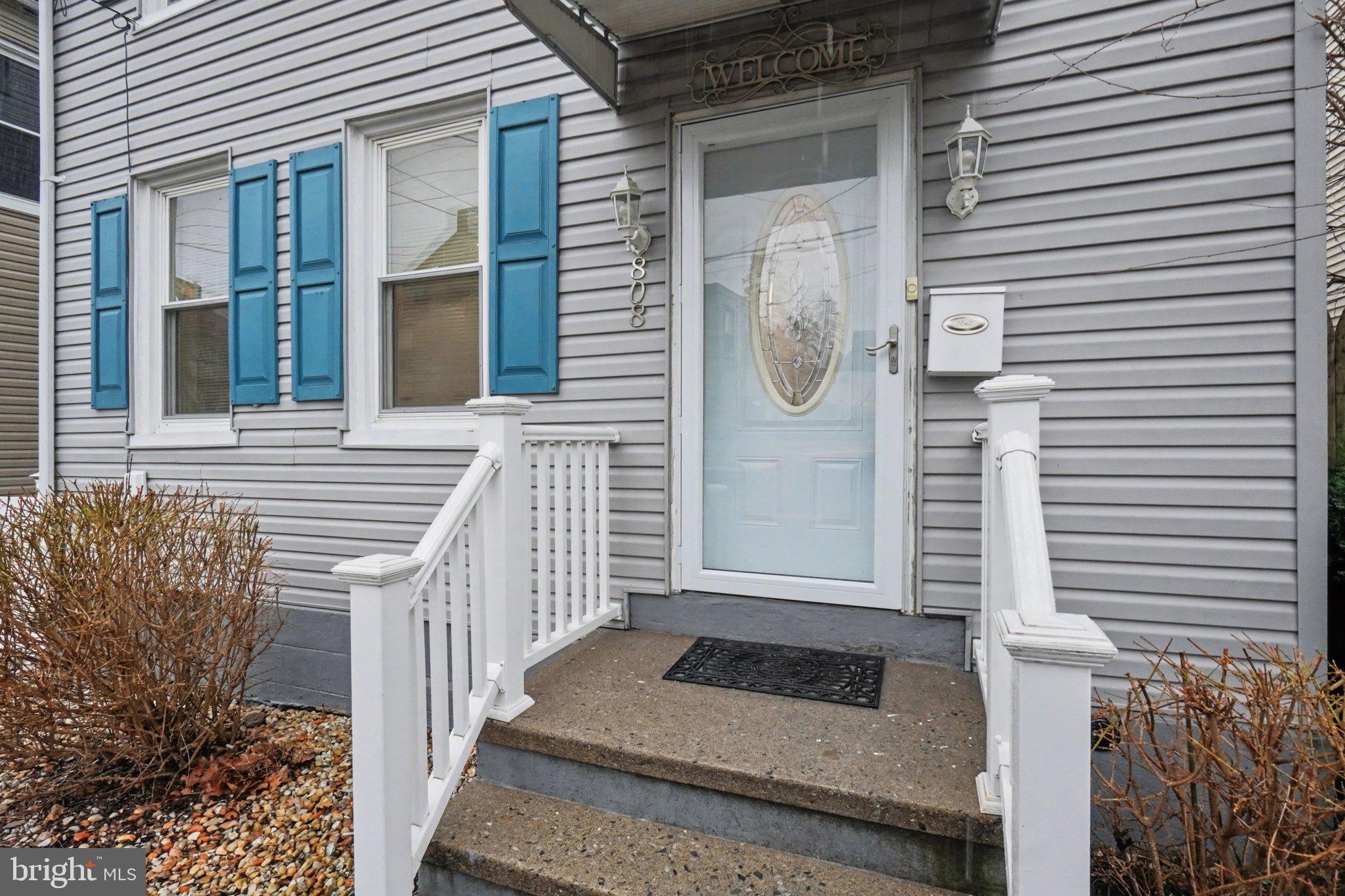 808 Locust Street Lebanon, PA 17042 - Photo 3 of 33 a front view of a house with a door