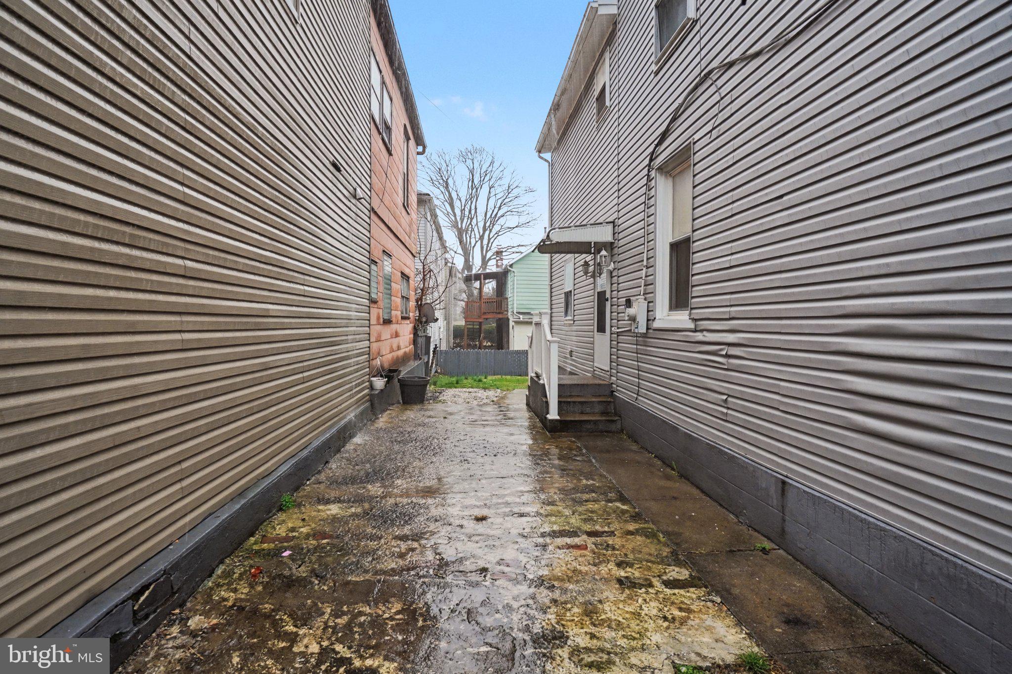 808 Locust Street Lebanon, PA 17042 - Photo 31 of 33 a view of a back side of house