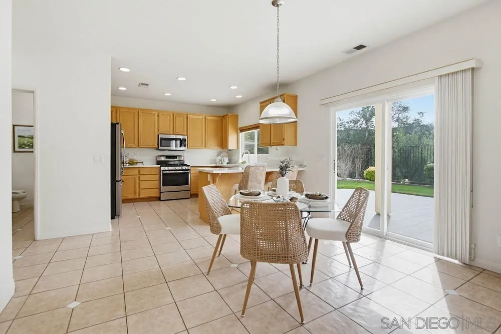 12701 Oak Knoll Road Poway, CA 92064 - Photo 6 of 47 Gallery Image 6