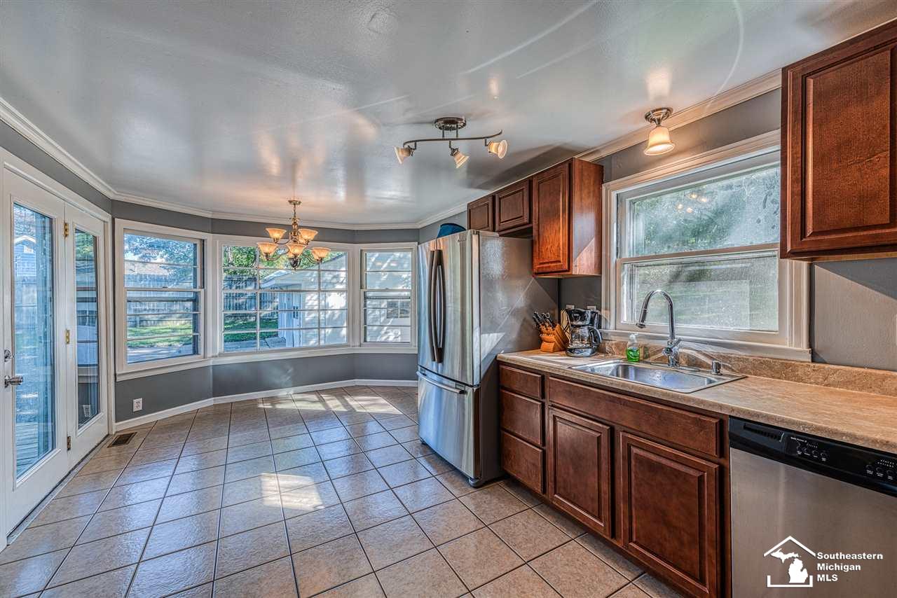 21517 Kaiser Road Gregory, MI 48137 - Photo 8 of 28 31362296-7.JPG