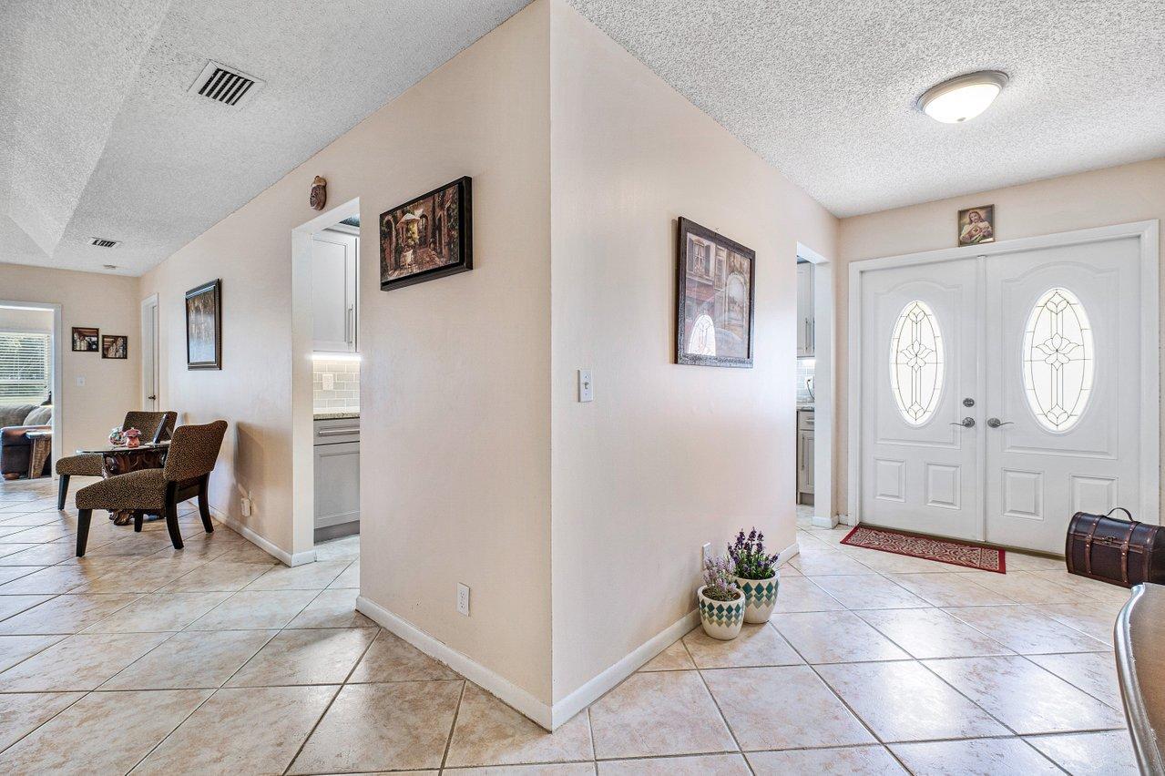 9155 Pine Springs Drive Boca Raton, FL 33428 - Photo 4 of 24 a living room with furniture
