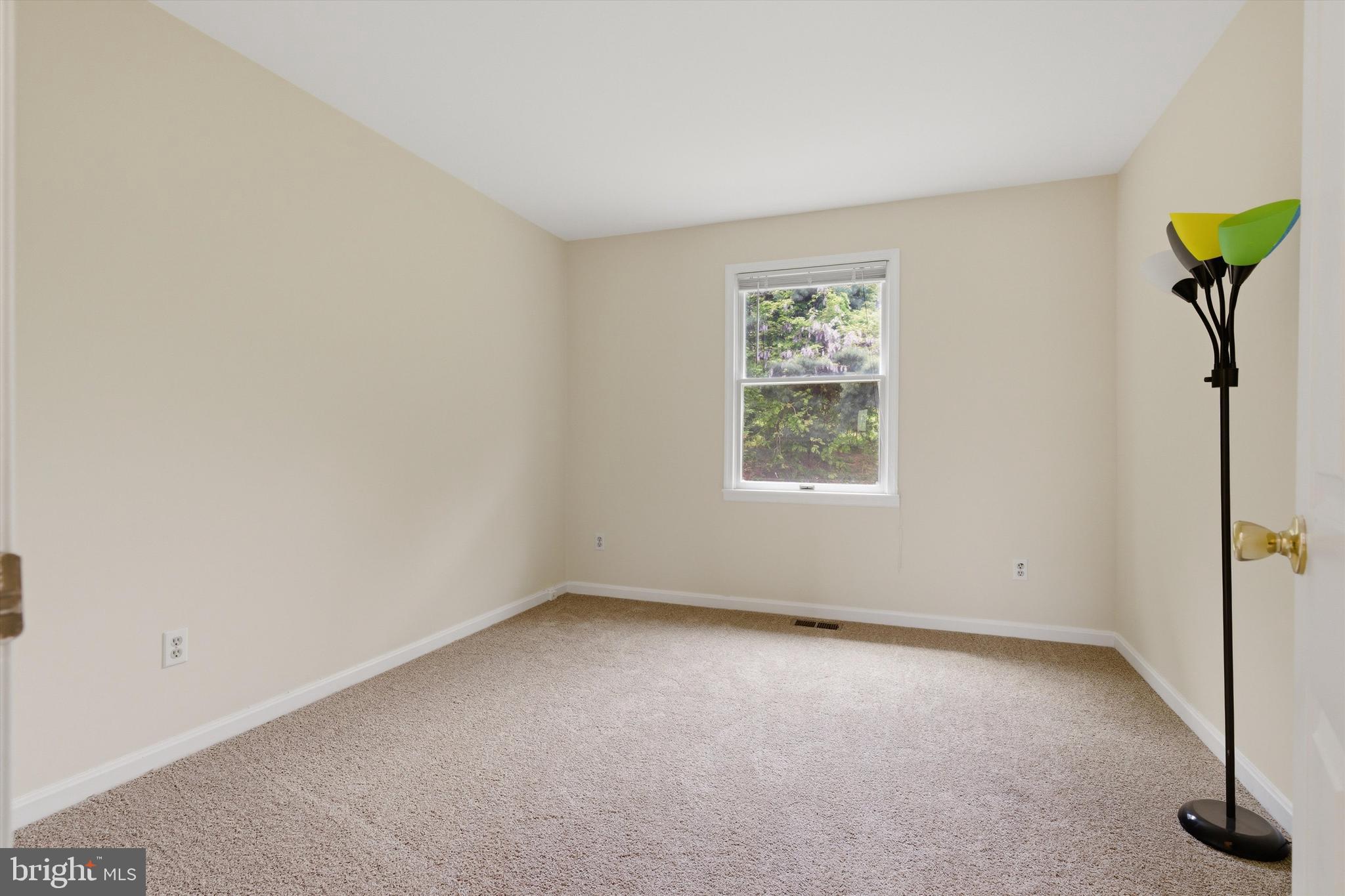 9530 Hallhurst Road Nottingham, MD 21236 - Photo 16 of 25