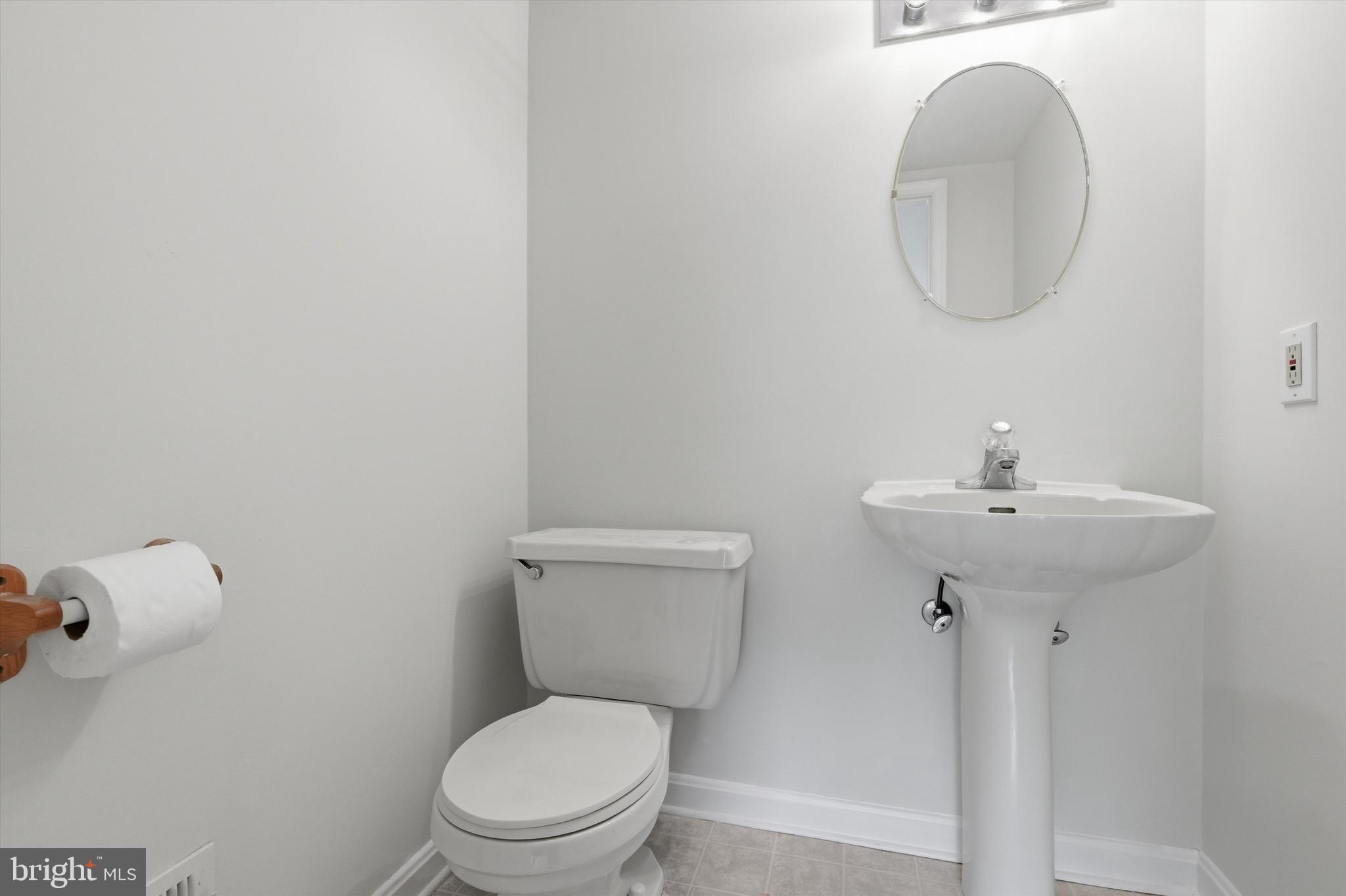 9530 Hallhurst Road Nottingham, MD 21236 - Photo 9 of 25