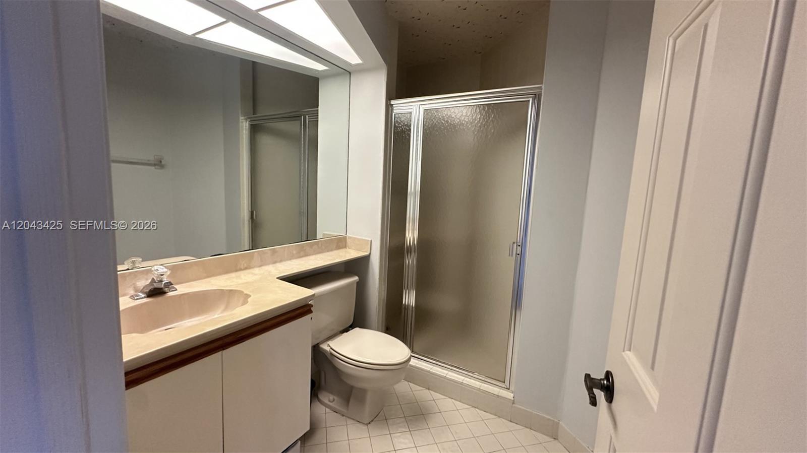 7472 La Paz Boulevard, Unit 301 Boca Raton, FL 33433 - Photo 19 of 35 Bathroom 3