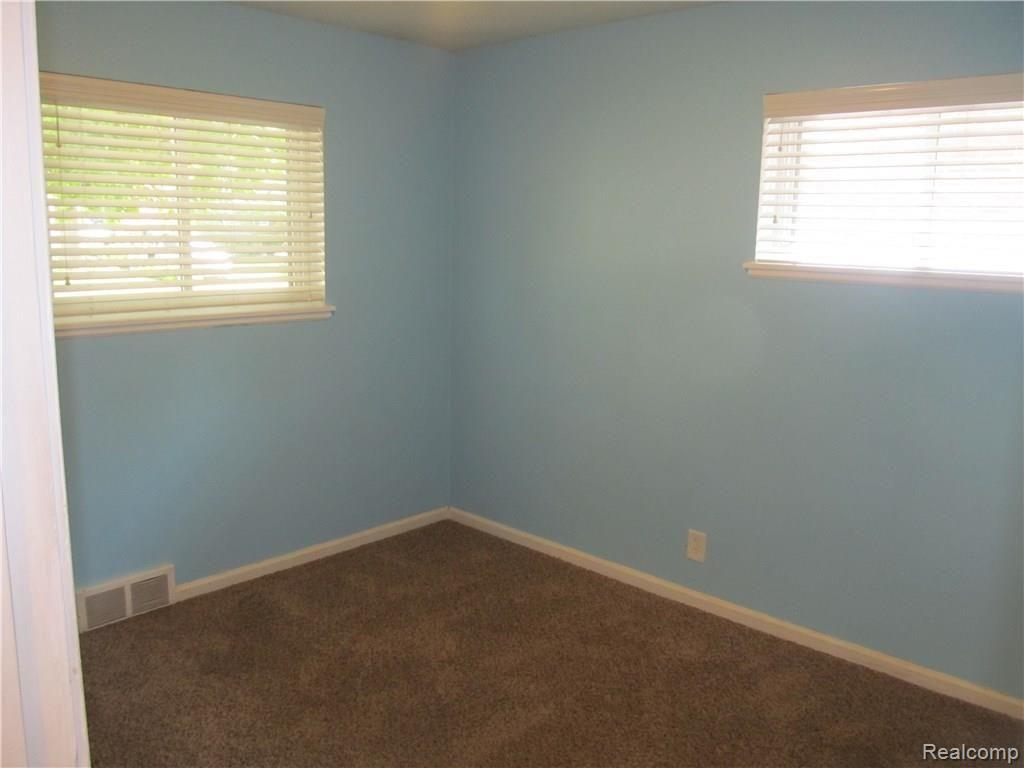 1680 Hampton Road Mount Clemens, MI 48043 - Photo 18 of 33 IMG_5996.JPG